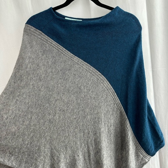 Celeste Wool Cashmere Blend Gray & Blue Knit Poncho One Size Fits All - Picture 3 of 6